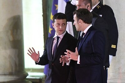    Президент Украины Владимир Зеленский (слева) и президент Франции Эммануэль Макрон ©Григорий Сысоев РИА Новости