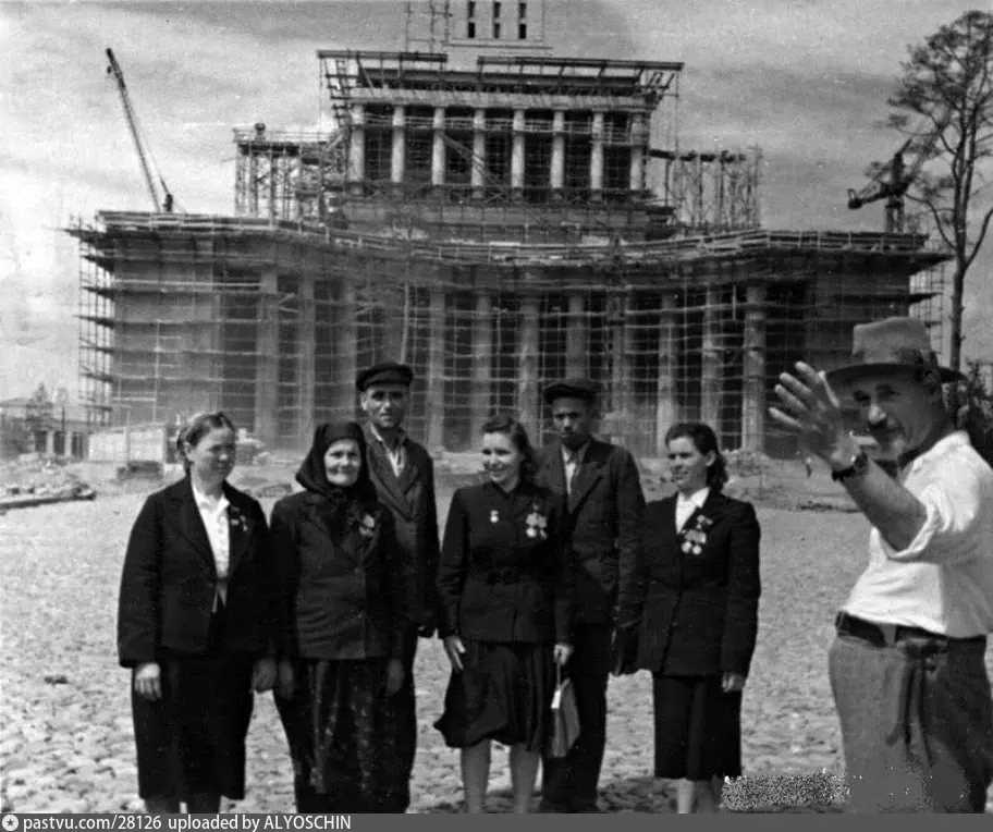 ВСХВ, Площадь колхозов, 1939 год.
Фото: pastvu.com
﻿
