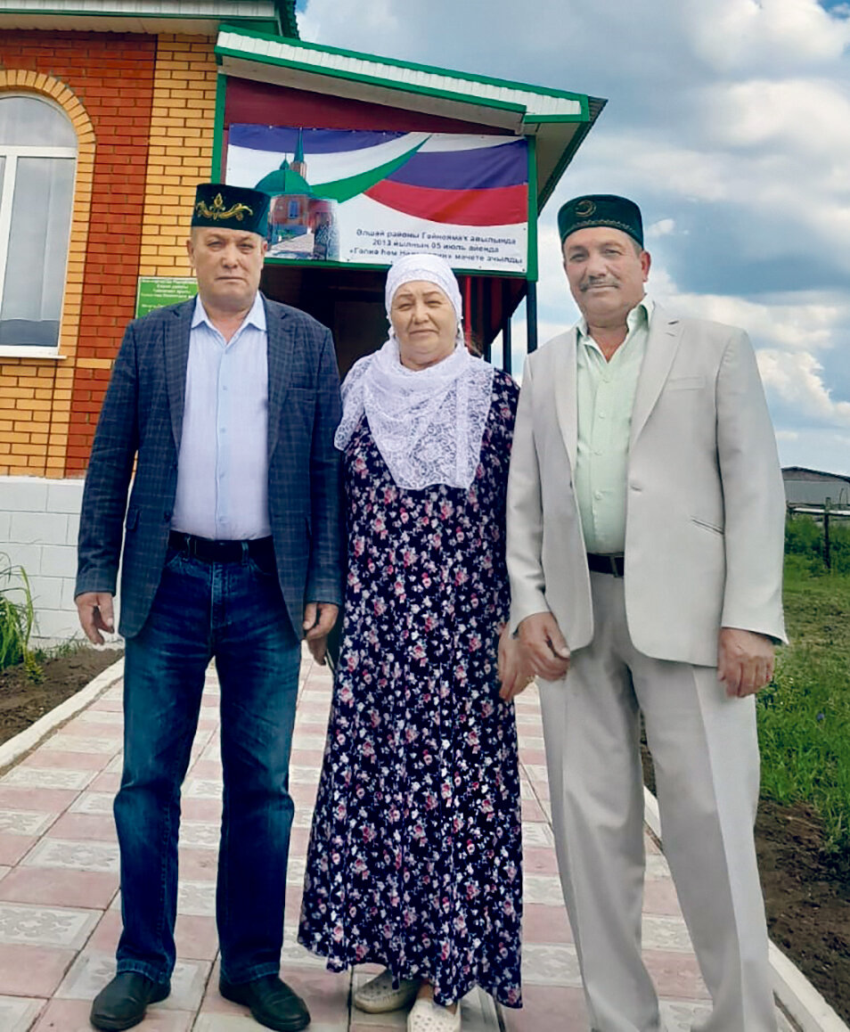 Наиль Хуснетдинов с братом и сестрой