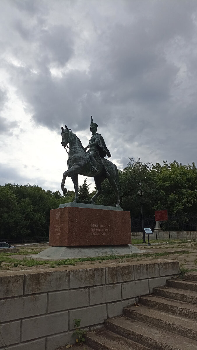 Памятник кавалериста Надежды Дуровой в Елабуге