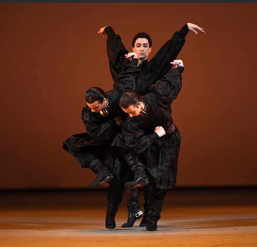 Балет игоря моисеева. Партизаны ансамбль игоря моисеева. Танцор ансамбля. Балет моисеева. Танцор ансамбля.