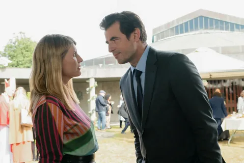 Картинка из интернета. Справа - отвратительный персонаж. 