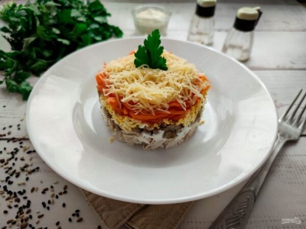 Вкусный салат с корейской морковью, курицей и грибами — Кулинарные рецепты любящей жены