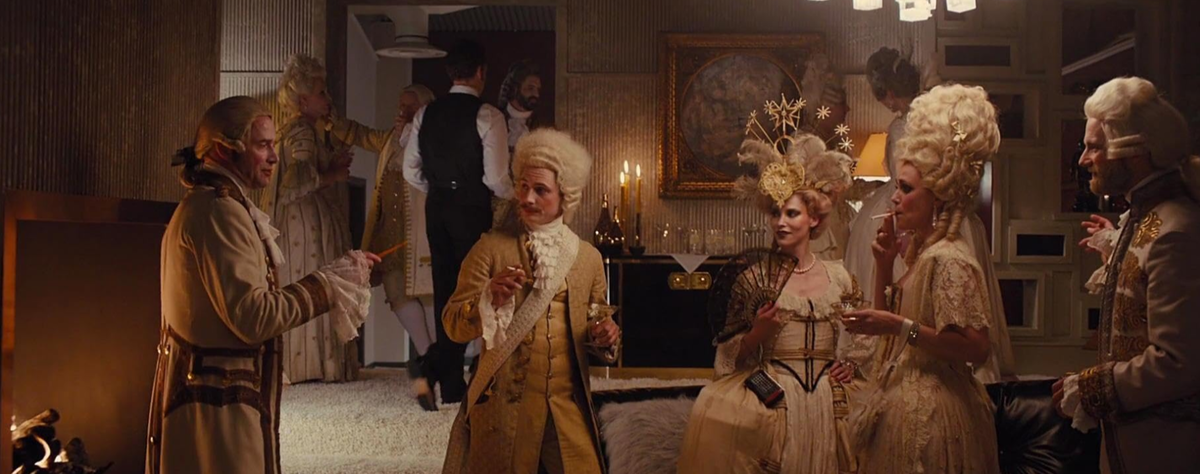 Костюмированные балы для избранных - это так мило.