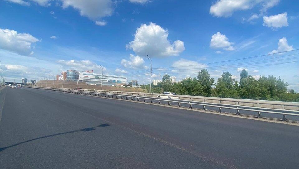     В Красноярске дорожники закончили ремонтные работы на Октябрьском мосту. Об этом рассказали в городском Управлении дорог.