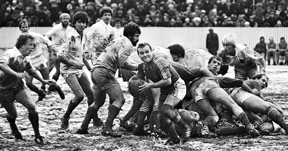 Регби появилось ещё в Российской империи, примерно за 10 лет до обычного футбола[14]. В Москве матч по регби организовал, по данным Джеймса Риордана, автора книги «Спорт в советском обществе», в 1880-е годы работавший там шотландец Хоппер, в то время как первый матч по футболу в Росси состоялся в 1892 году[14]. Полиция осуждала подобные игры, поскольку часто регбийные матчи заканчивались массовыми драками и погромами[14]. В связи с этим матчи по регби возобновились только в 1908 году, но уже тогда уступали по популярности футболу[15]. В частности, в Одессе прошёл матч между местными жителями и английскими моряками: в той игре участвовал будущий генерал-лейтенант ВС СССР Н.Н.Биязи, который писал, что многие из применяемых англичанами приёмы были очень грубыми. Один из его противников, корабельный кок, говорил, что все жёсткие приёмы в игре, которые увидел Биязи, считались ещё довольно мягкими способами ведения силовой борьбы[16]. 