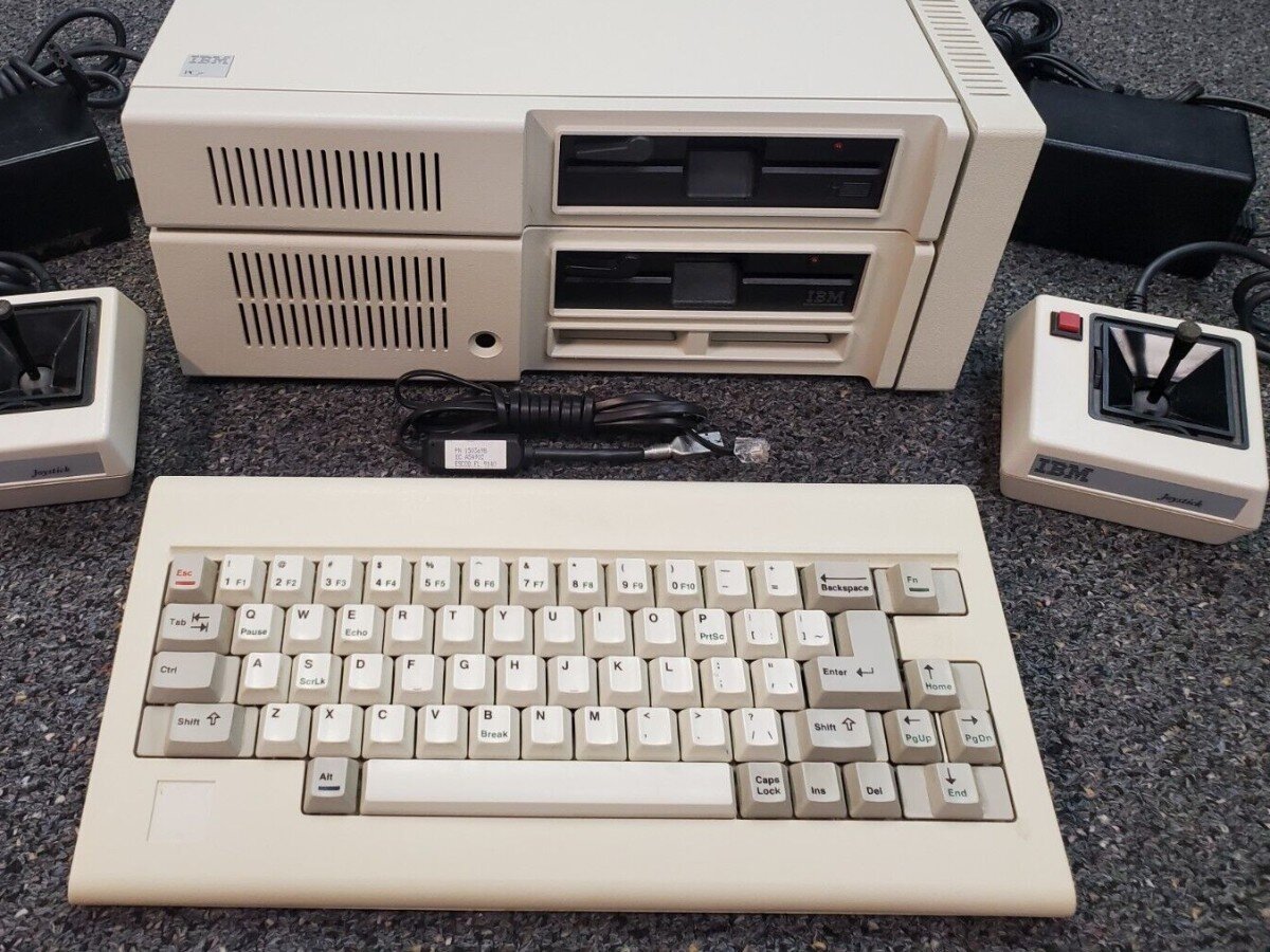    На 39-летнем ПК подняли веб-сервер. Он работает как часы