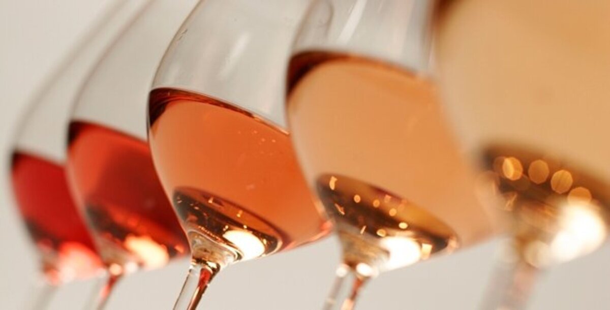 Вторая половина вина. Розовое вино дегустация. Цвет розового вина. Дегустация розового вина. Дегустация розовых вин.