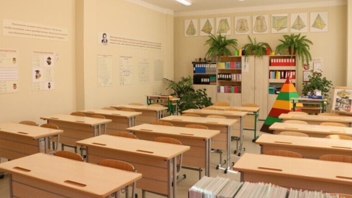     С нового учебного года 48 общеобразовательных школ Белгорода будут работать в очном формате. За парты сядут 40 тыс. школьников, среди которых 3 тыс. первоклассников. В пресс-службе администрации города добавили, что с 1 августа к полноценной работе вернутся и детские сады.