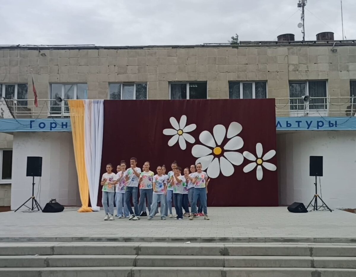 Вот фото с нового и первого танца, "мир вашему дому"⬆️. Фото из личного архива 