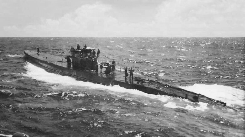 ©navypedia.orgПодводный танкер U-459 в море