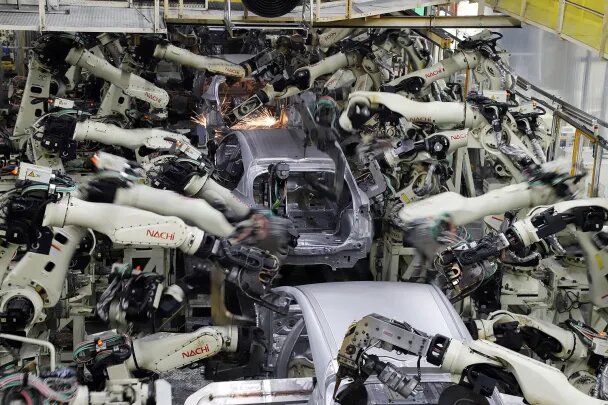 Роботизированный процесс на одном из заводов Toyota в Японии