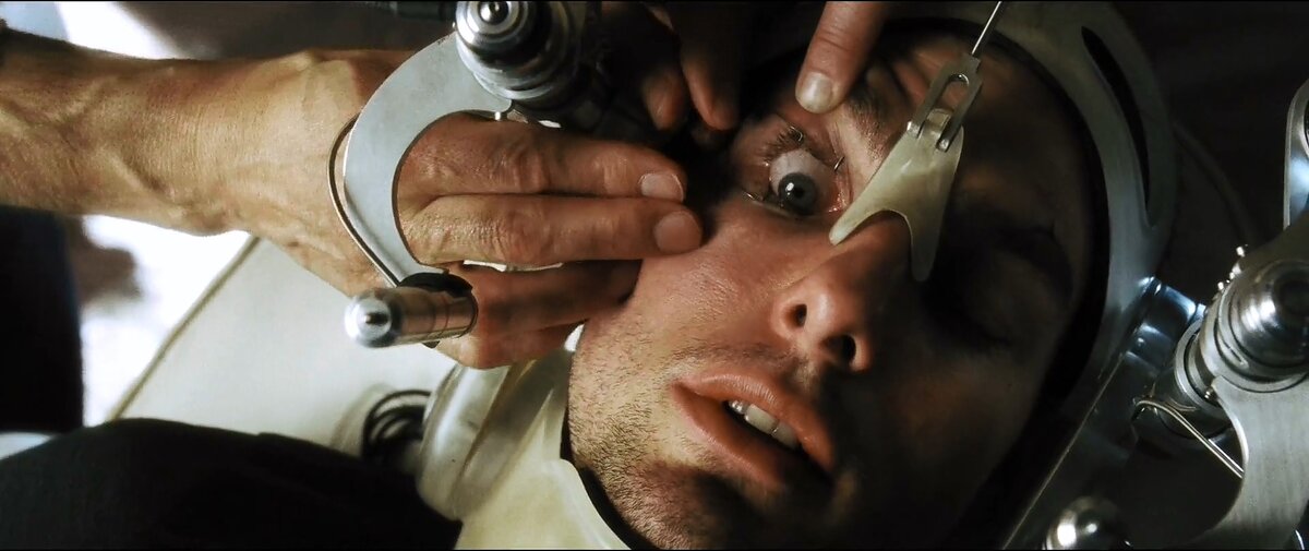 Кадр из фильма "Особое мнение" (2002)