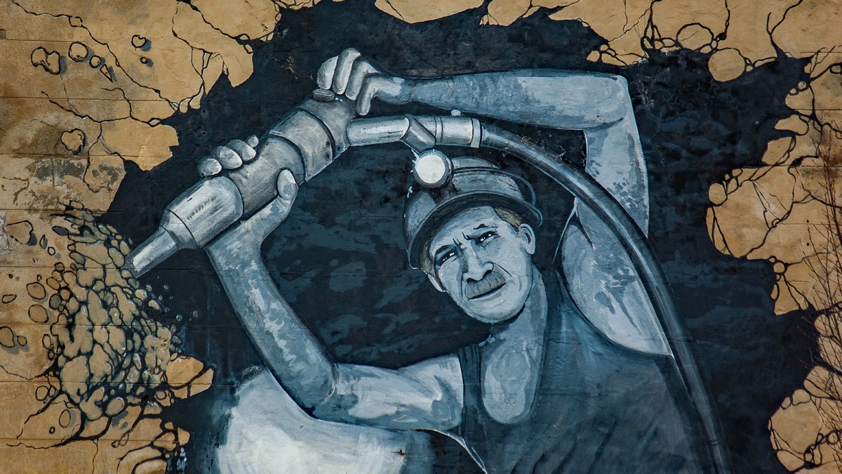     В Ростовской области возбудили уголовное дело в отношении бизнесмена, занимавшегося незаконной добычей угля, сообщили в региональном УФСБ.