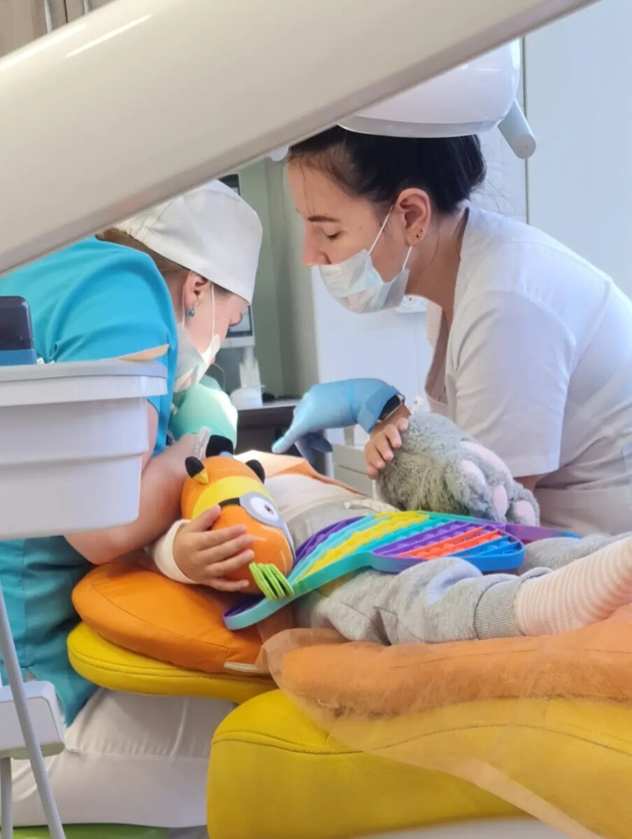 Мария на первом лечении кариеса молочного зуба