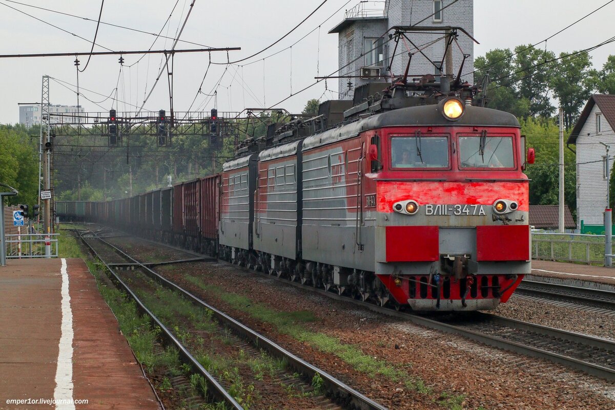 Электровоз ВЛ11-347 с грузовым поездом. Ст. Которосль