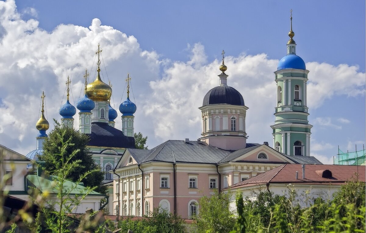 Калуга поселок мирный тихого пустынь фото Григорий Лепс посетил Введенский ставропигиальный мужской монастырь - Оптину пус