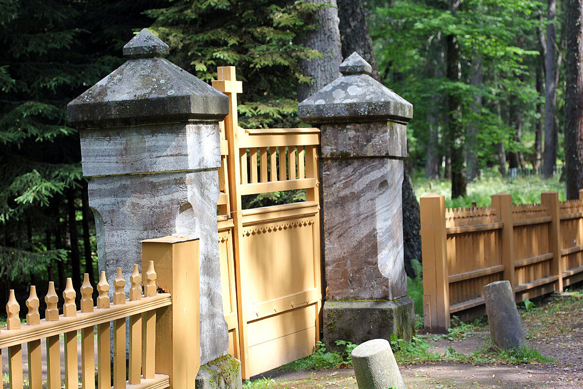 Вход на Игуменское кладбище