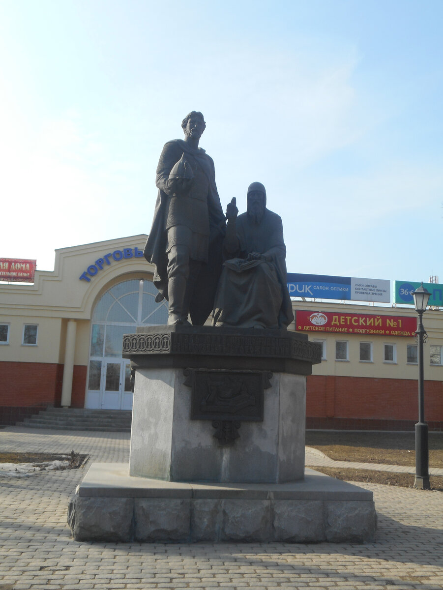 Памятник Савве Сторожевскому и Юрию Звенигородскому