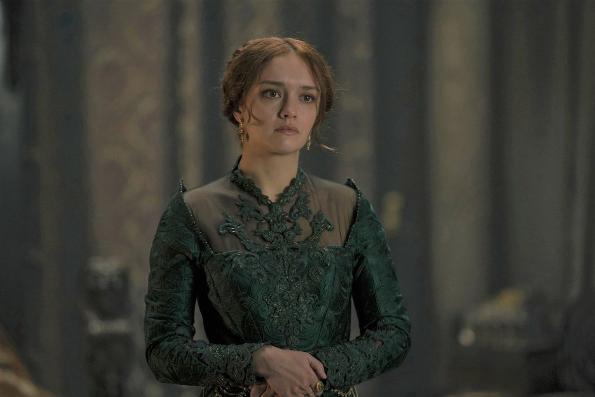 Алисента Хайтауэр (ориг. Alicent Hightower) — вторая жена короля Визериса I. Дочь сира Отто Хайтауэра, десницы короля.