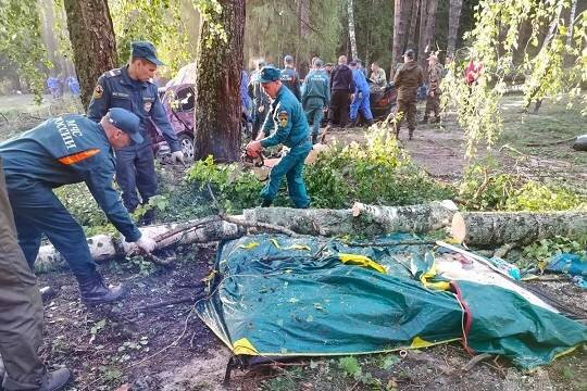    Из-за урагана в Поволжье погибли 9 человек: большинство из них – туристы из палаточного лагеря в Марий Эл