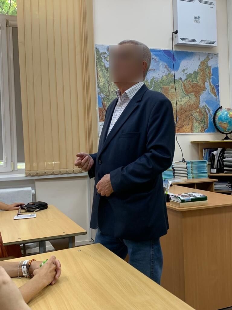 Рассказывает про расстрелянную царскую семью.