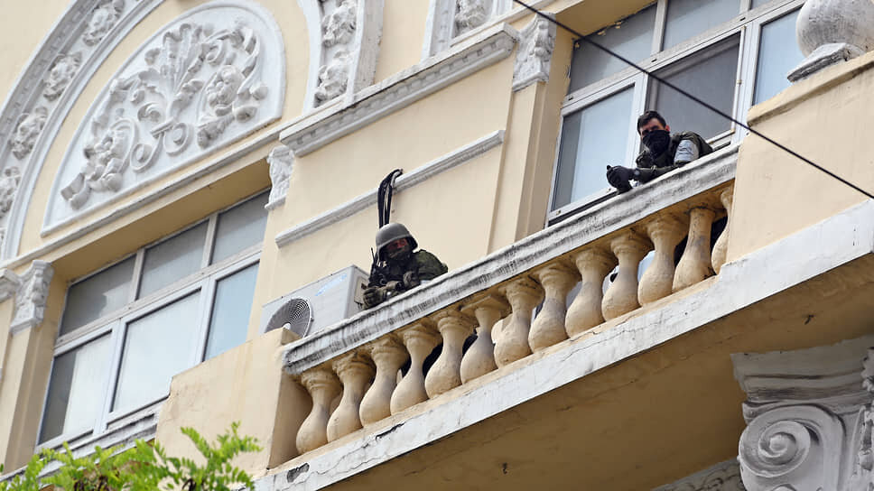 Фото: Анатолий Карбинов / Коммерсантъ📷Бойцы ЧВК во время мятежа в Ростове-на-Дону