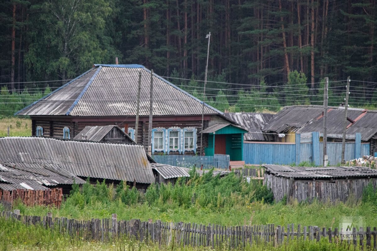 Закрытого село. Деревни Якутии. Умирающие поселки Якутии. Дома в Якутии. Частный дом в деревне.