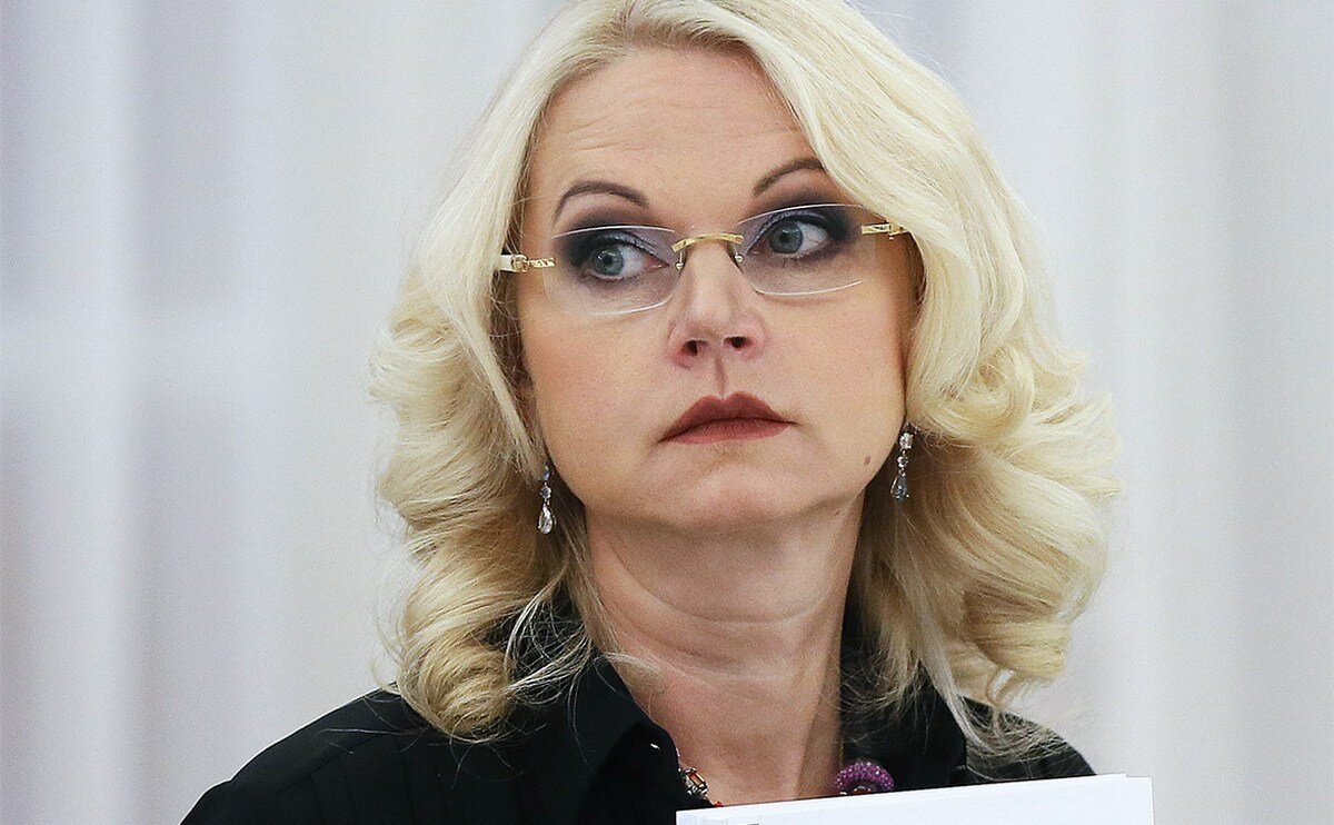 Татьяне Голиковой с её миллионным доходом удаётся поучать народ, как ему выживать на копеечные зарплаты.  К тому же, она объясняет, по каким причинам люди такие бедные.-6