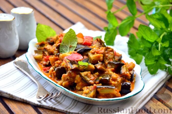 баклажаны, помидоры, лук репчатый, перец болгарский красный, чеснок, имбирь свежий, сливки, масло оливковое, масло подсолнечное, перец чёрный молотый, соль, паприка молотая, кориандр молотый, тмин, перец острый красный, куркума