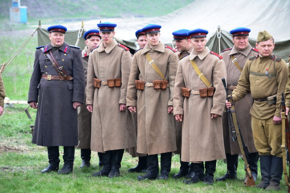 Разведка чекисты. Шинель НКВД 1935. Шинель РККА 1943. Шинель НКВД 1941. Солдат НКВД 1941.