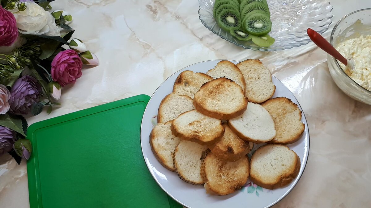 Простые бутерброды с киви, сыром и чесноком! | Вкусная минутка от Натали |  Дзен