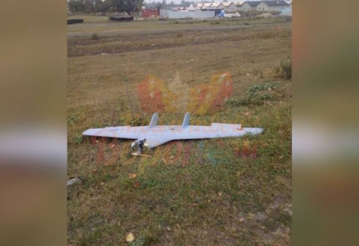 Как взрывается беспилотник. Беспилотник упал в Воронежской области в селе. Упавший дрон на земле.