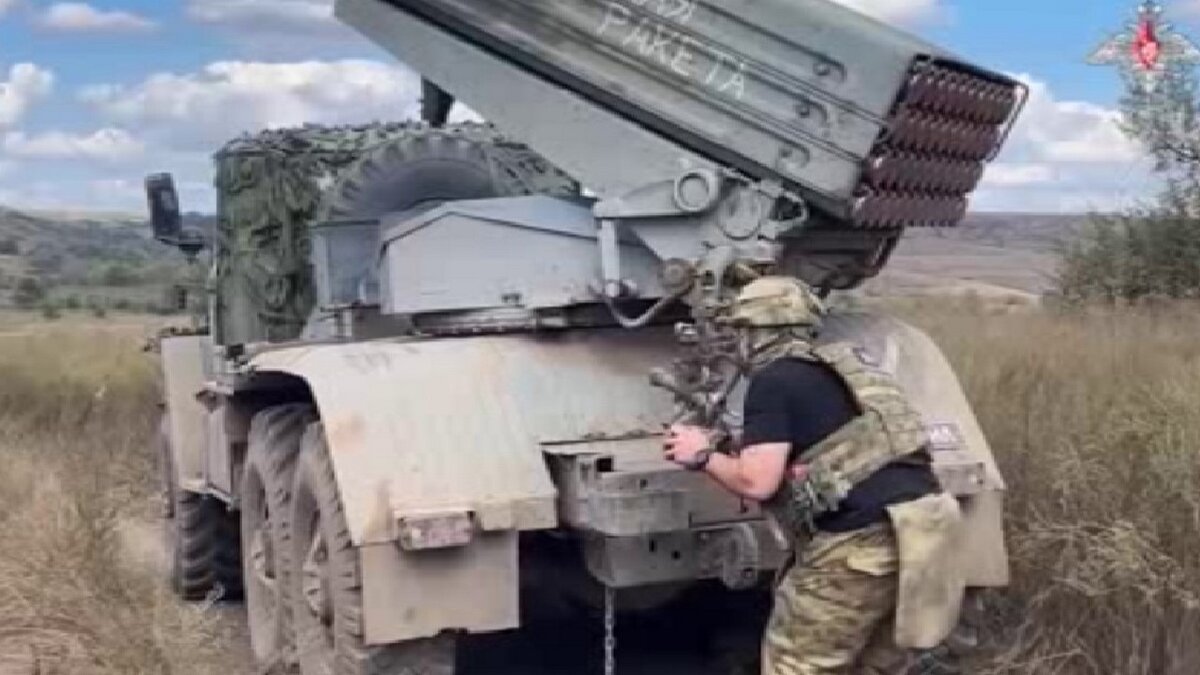    Курянин Алексей Демченко в поддержку бойцам СВО пишет песни