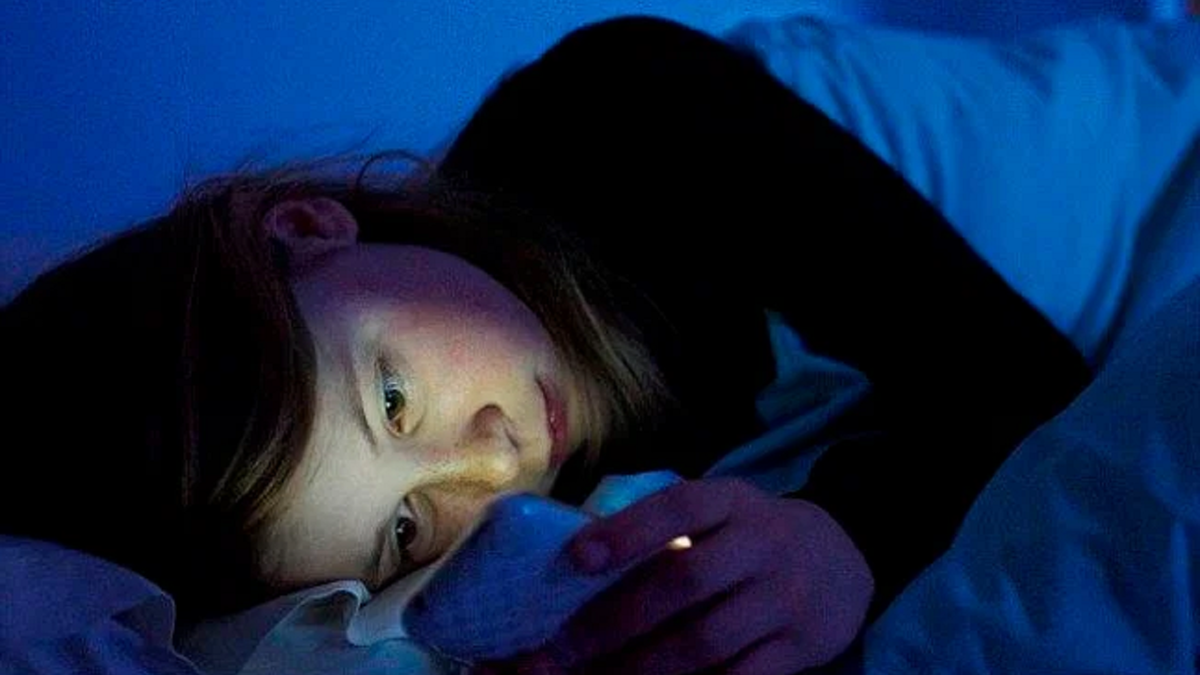 Почему дети с истерикой расстаются с телефонами и нужно ли ограничивать ребенку доступ к интернету? Родительский контроль - насколько он нужен?