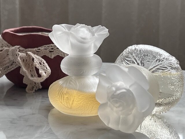 Ca Sent Beau Kenzo и Le Monde Est Beau Kenzo (слева направо).