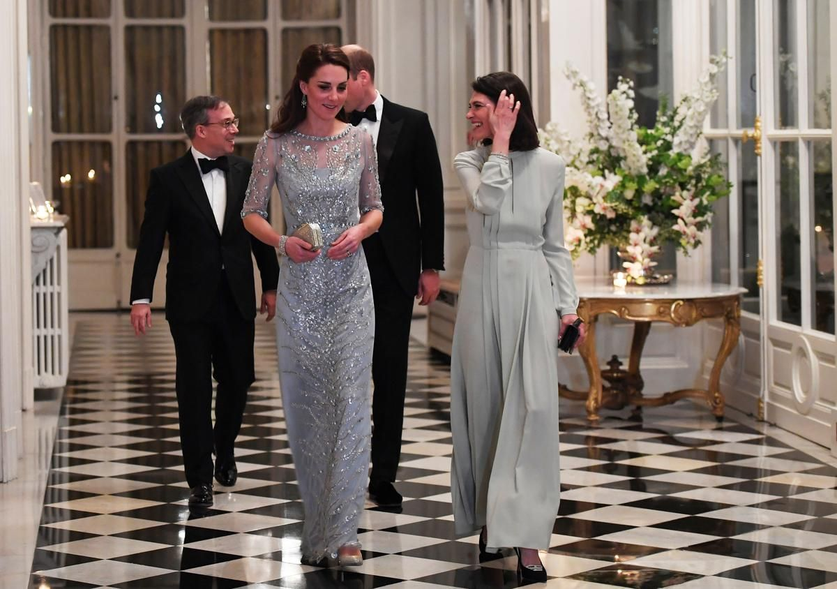 Стиль королевской семьи. Герцогиня Кейт Миддлтон на балу. Jenny Packham платья Кейт Миддлтон. Кейт Миддлтон на приеме. Black Tie Кейт Миддлтон.