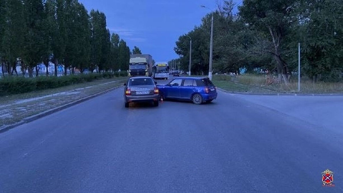     Волгоградка на автомобиле Lifan по невнимательности врезалась в «Приору» в Дзержинском районе, по информации ГУ МВД по Волгоградской области.