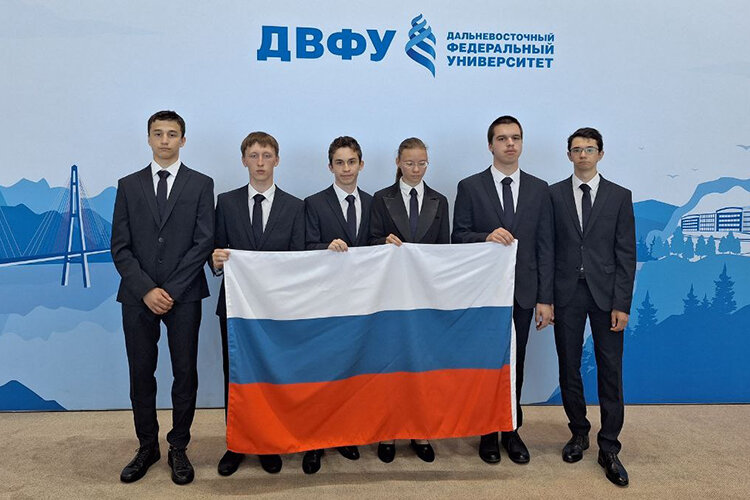    «На этой неделе одно событие было для меня важнее, чем саммит НАТО, вокруг которого столько шума, — это победа российских школьников на международной математической олимпиаде в Японии» Фото: edu.gov.ru