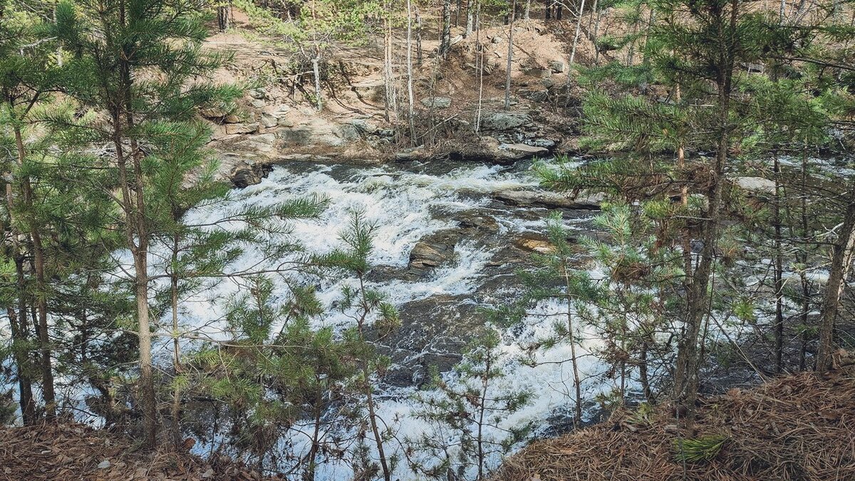     Жители Приморья разместили фотографию водопада, предположительно расположенного в Шкотовском районе Приморья недалеко от села Анисимовка.