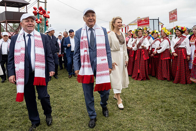    В Зюри татарстанские власти представлял спикер Госсовета РТ Фарид Мухаметшин, накануне удививший республику заявлением о желании вскоре уйти на пенсию