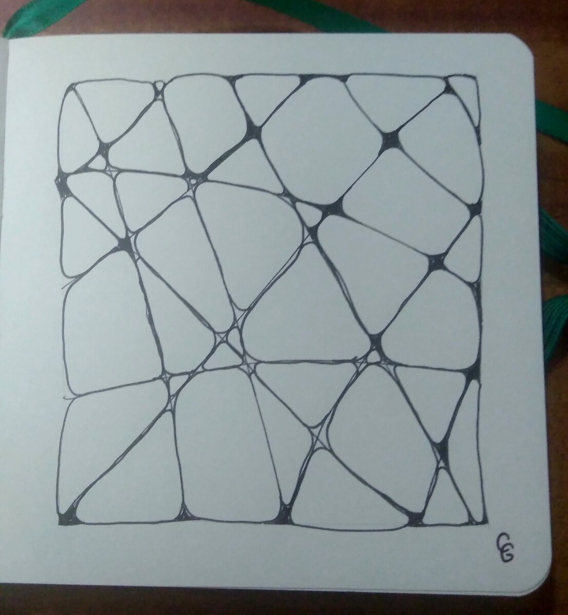 Шаг 2 Скругляем углы, закрашиваем чёрным все "лишнее".