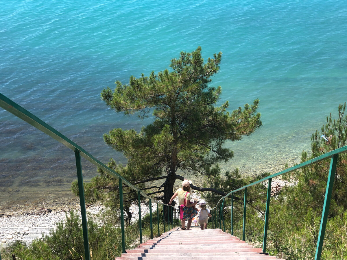 Вниз, к морю. Геленджик, Толстый Мыс, 278 ступеней