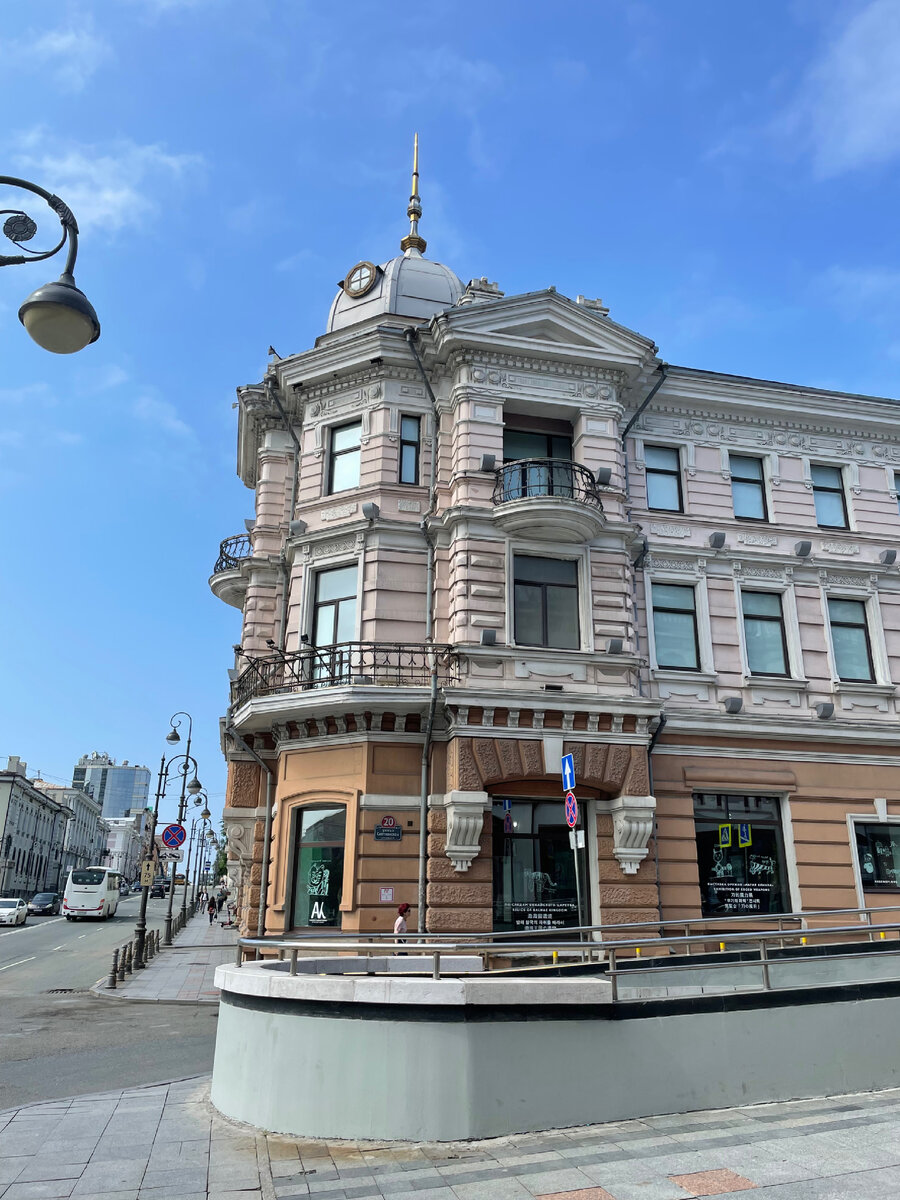 Светланская, 20.