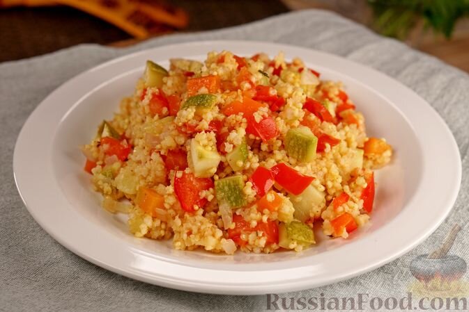 пшено, кабачки, помидоры, перец болгарский красный, лук репчатый, морковь, масло растительное, соль, перец чёрный молотый, травы пряные