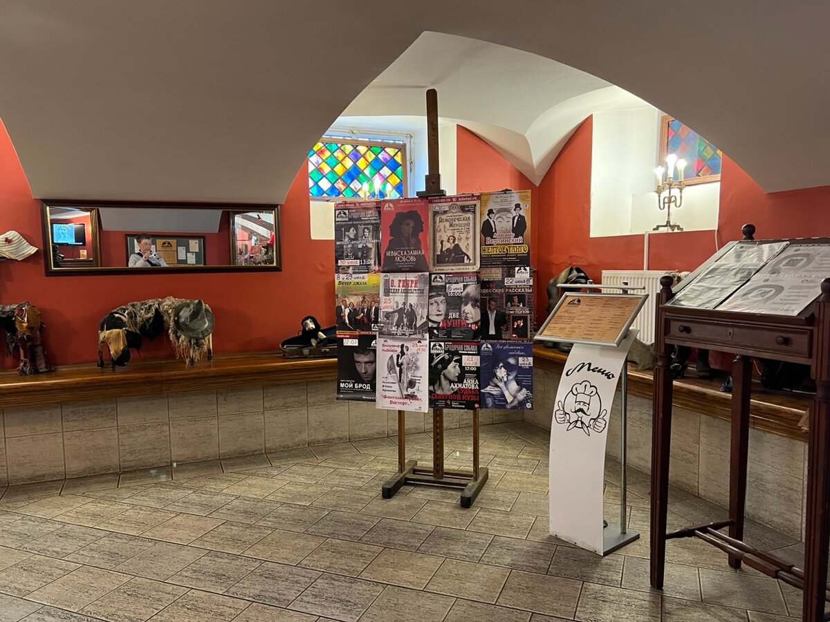 подвалъ бродячей собаки итальянская ул 4. арт-кафе бродячая собака санкт-петербург. литературное кафе бродячая собака в петербурге. подвал бродячей собаки меню. литературное кабаре бродячая собака.