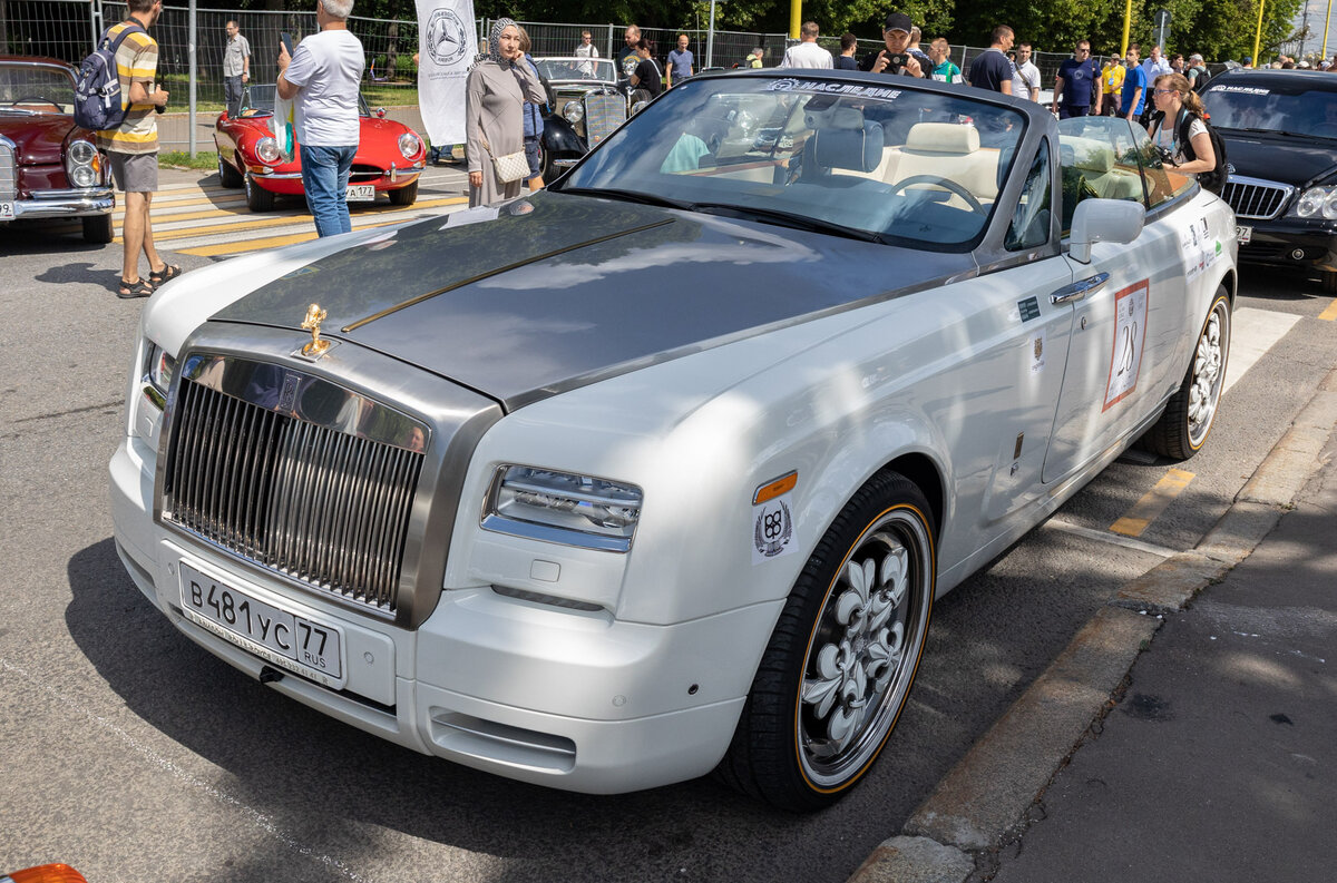 Rolls Royce Drophead Coupe Purple