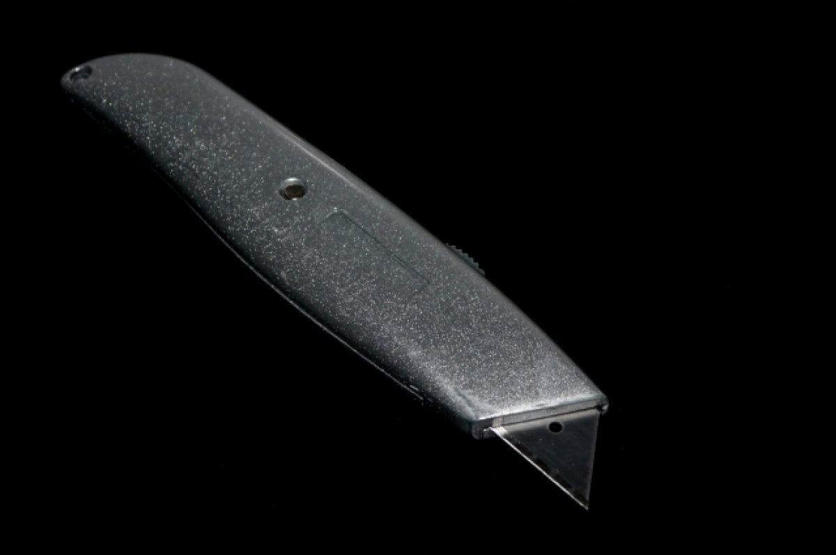    Хабаровчанин, угрожая сотруднице, украл деньги в букмекерской конторе