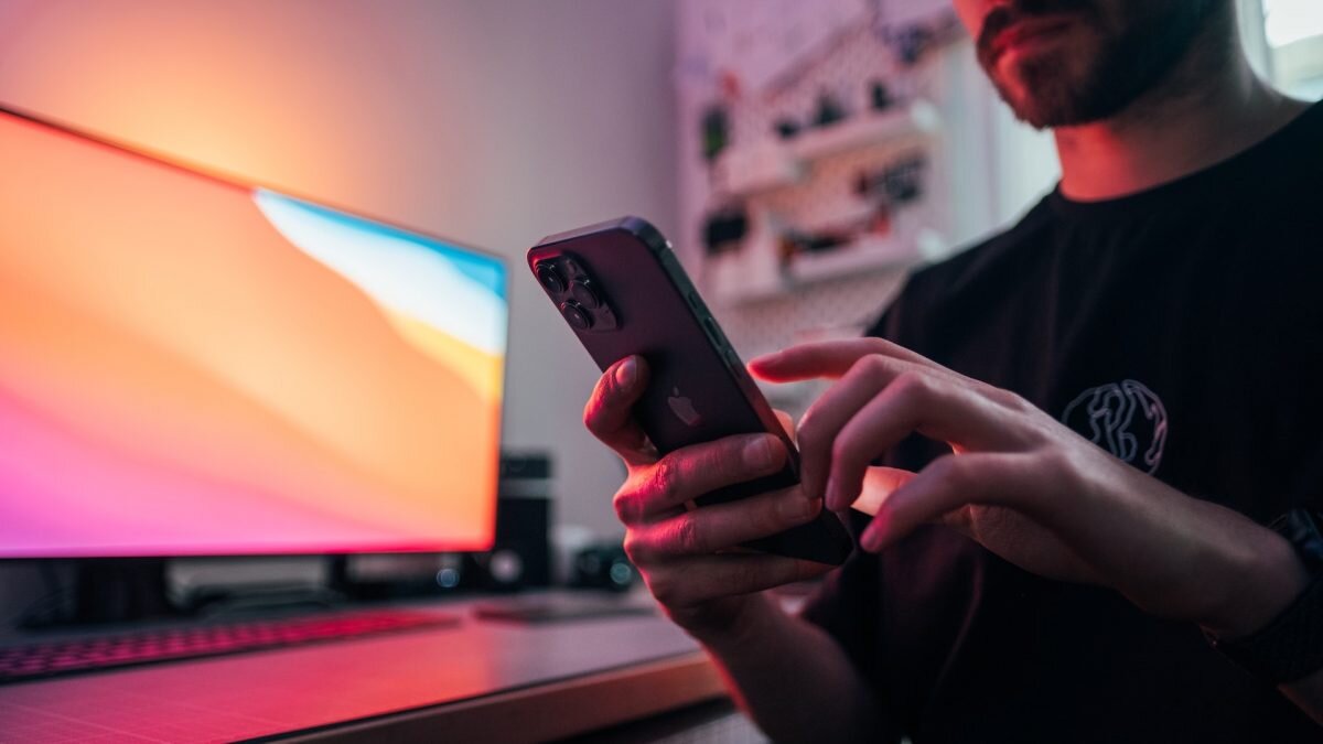    Фото: Jonas Leupe / Unsplash Август Макаров