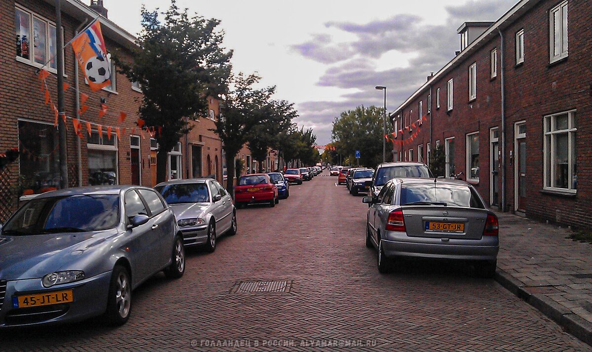 Люди украшают свои дома. Фото: из личного архива